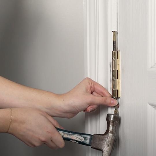 Fix a Squeaky Door American Standard®
