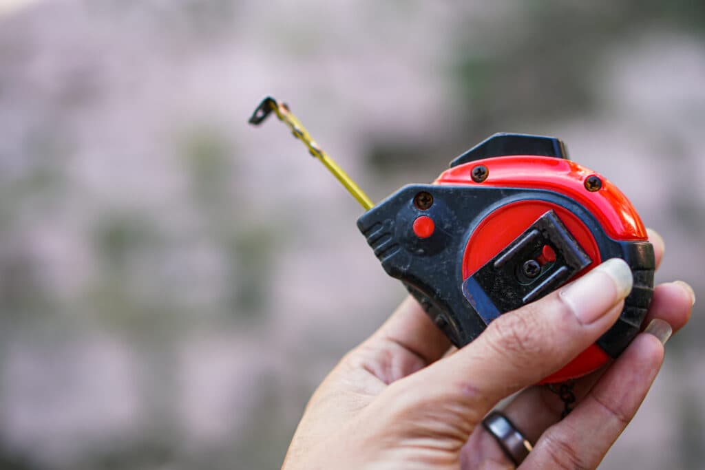 A retractable measuring tape you can use to measure what filter size you need